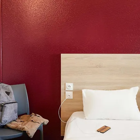 Hotelf1 Geneve Saint Julien En Genevois Hotel