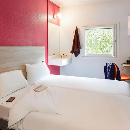 Hotelf1 Geneve Saint Julien En Genevois 3*