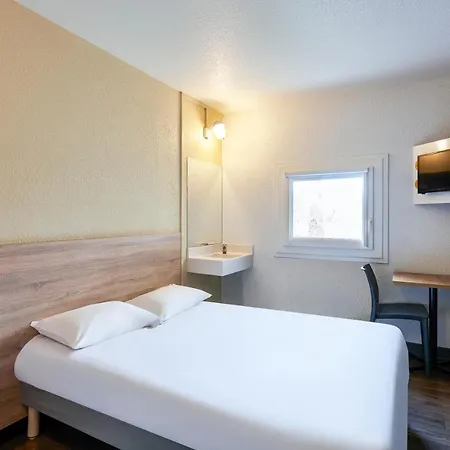 Hotelf1 Geneve Saint Julien En Genevois